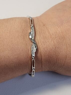 NIB 925 Plat Clad Infinity Twist Bracelet w/ Sparkly CZ Accents  7”